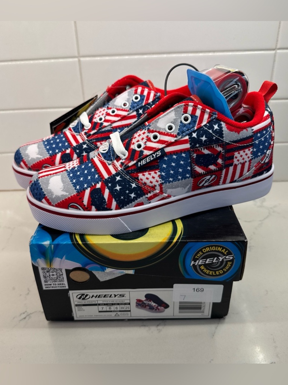 Heelys Red White & Blue Flag Skate Shoes with Removable Wheel NIB Womens 8 men 7